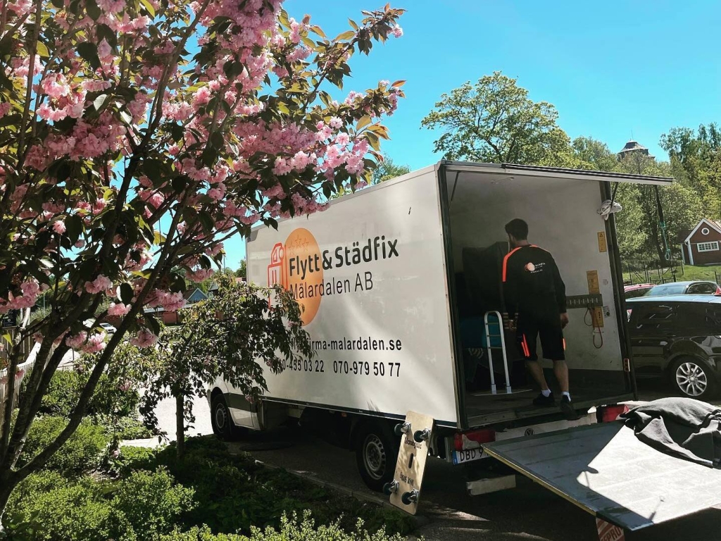 Flytt & Städfix ena flyttbil